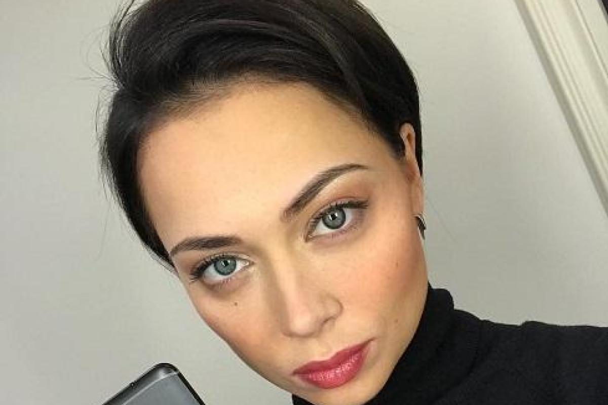 "На фоне ковра и с главным напитком из 90-х": Самбурская показала архивное фото "На фоне ковра и с главным напитком из 90-х": Самбурская показала архивное фото