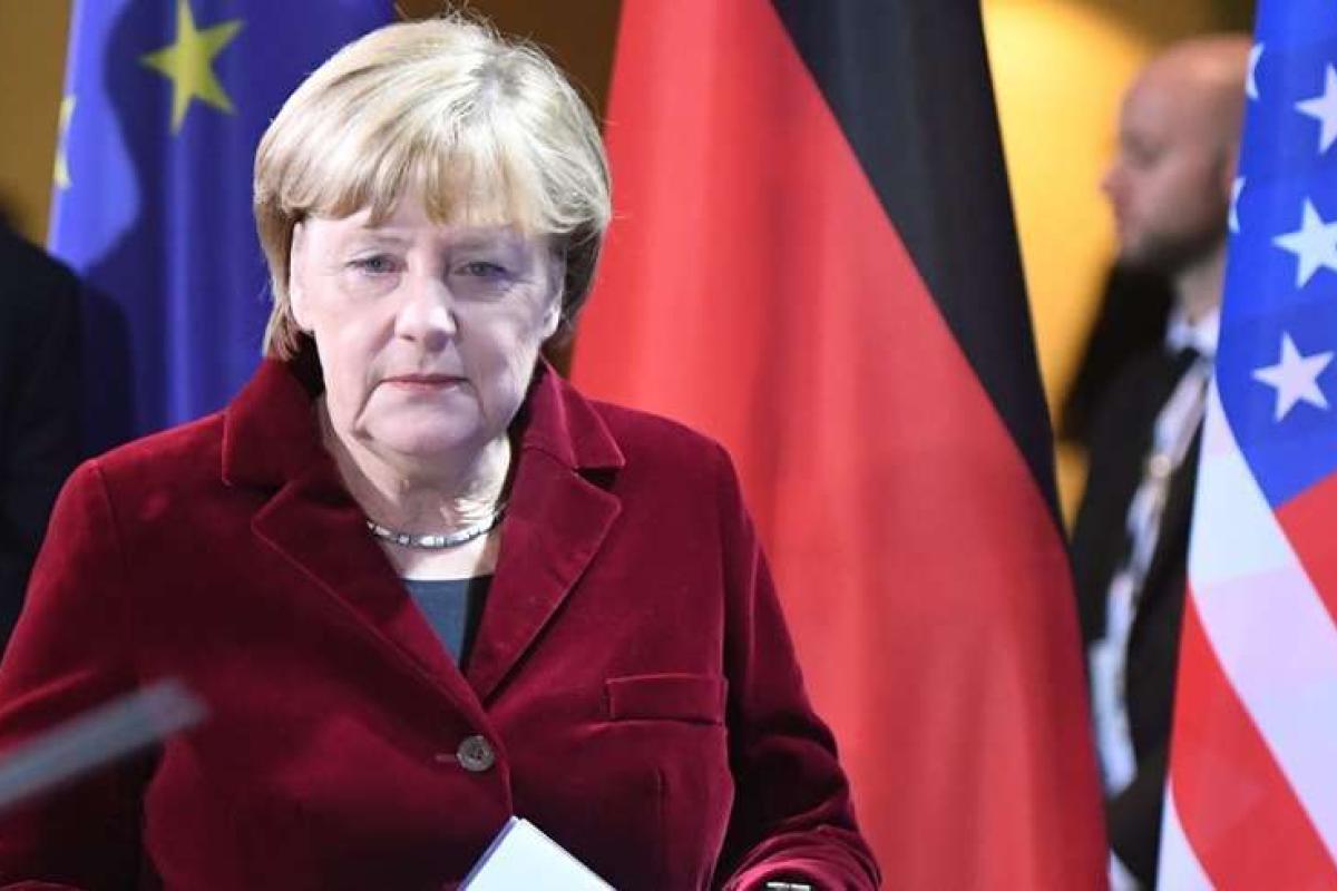 Самолет с Ангелой Меркель на борту потерпел аварию Самолет с Ангелой Меркель на борту потерпел аварию