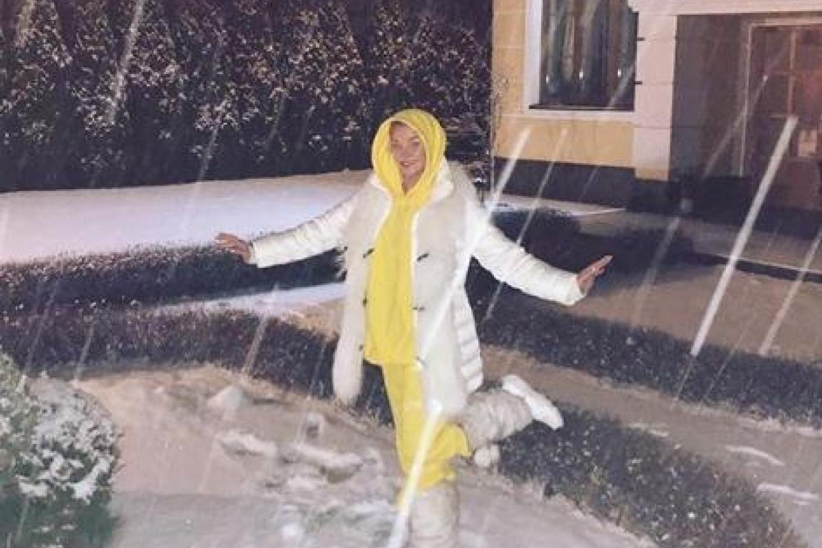 Волочкова в костюме цыпленка показала "любовника-невидимку" Волочкова в костюме цыпленка показала "любовника-невидимку"