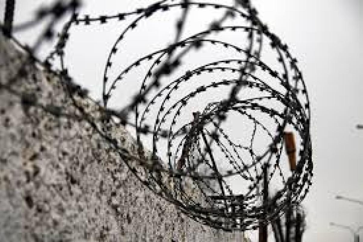 В Таджикистане произошел ночной бунт заключенных: погибли более 10 человек В Таджикистане произошел ночной бунт заключенных: погибли более 10 человек