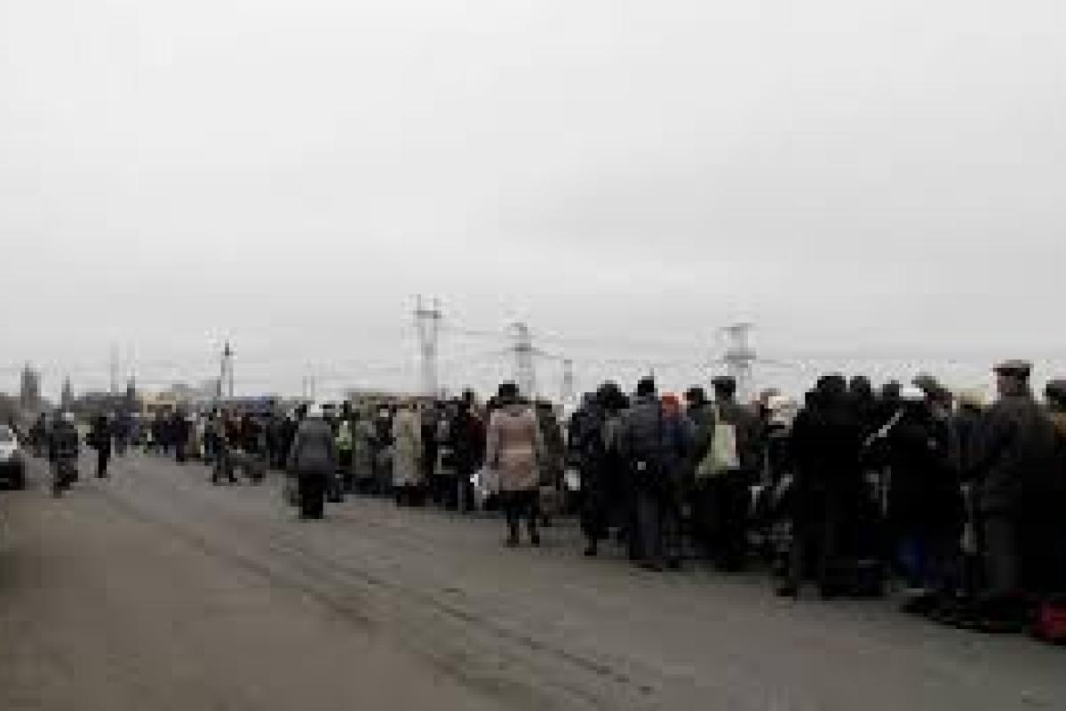 На блокпостах "ДНР" люди ночуют в очередях в морозы