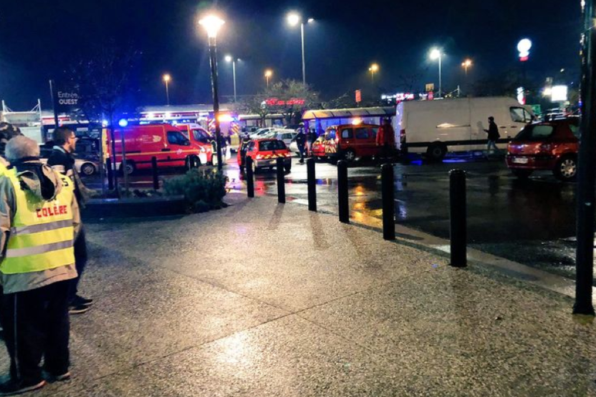 "Угрожал взорвать гранату": Во Франции арестован участник протеста "желтых жилетов"