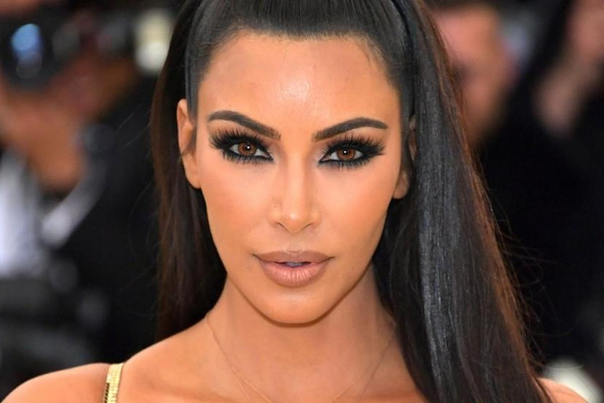 Ким Кардашьян превратила ребенка в куклу: кадры Ким Кардашьян превратила ребенка в куклу: кадры