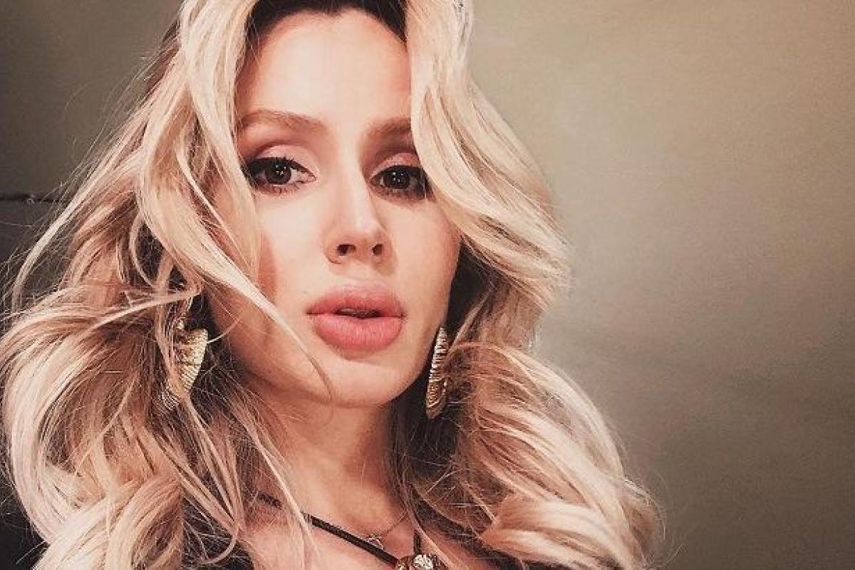 "Все билеты проданы": Лобода прилетела в Германию и прорекламировала шоу Rammstein