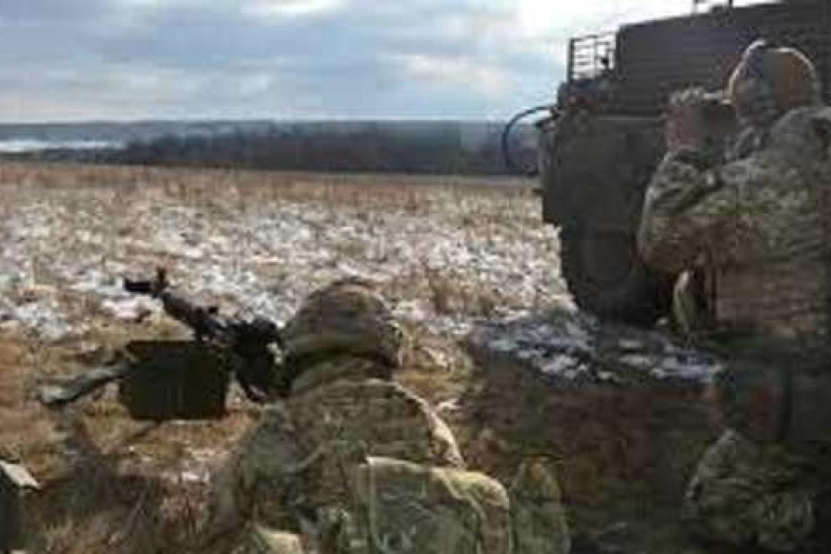 На Донбассе ранены два военнослужащих Украины На Донбассе ранены два военнослужащих Украины