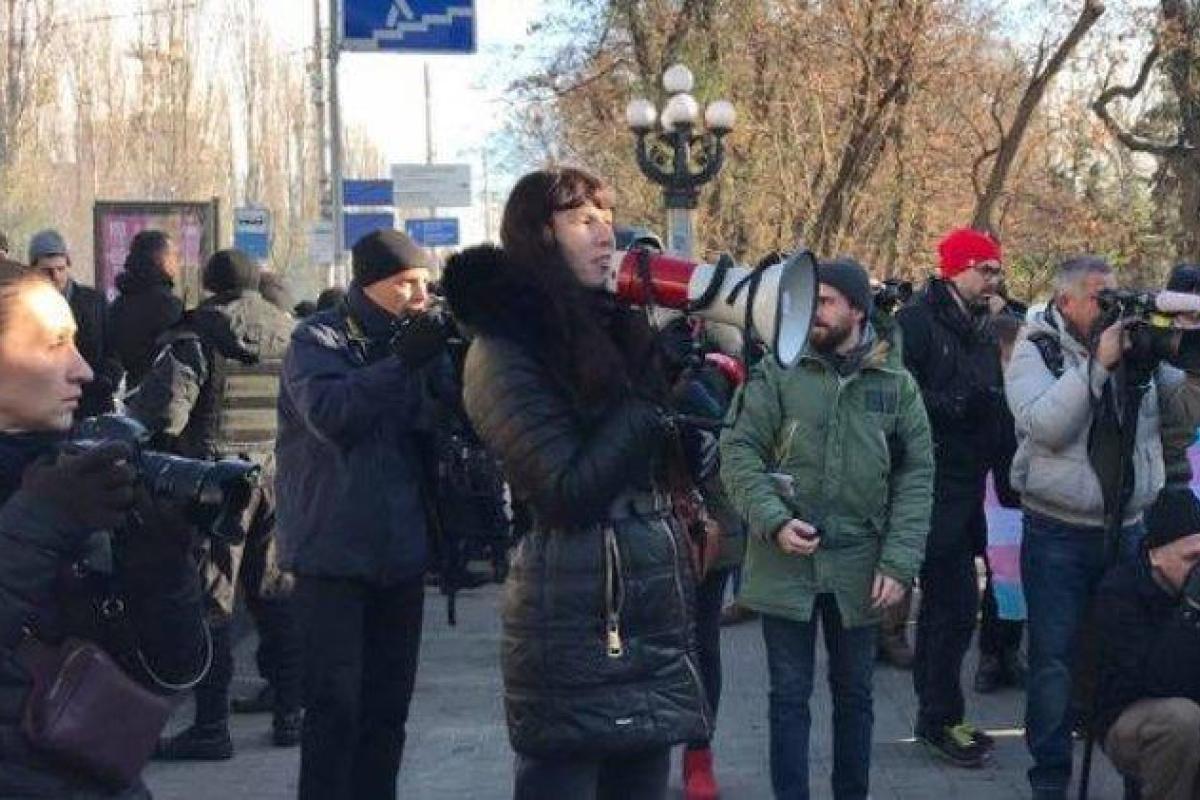 Ходячая забастовка и драка: В Киеве люди перекрыли дорогу из-за отсутствия отопления Ходячая забастовка и драка: В Киеве люди перекрыли дорогу из-за отсутствия отопления