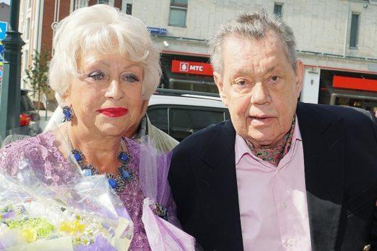 Жена Караченцова принялась ухаживать за другом актера, - СМИ Жена Караченцова принялась ухаживать за другом актера, - СМИ