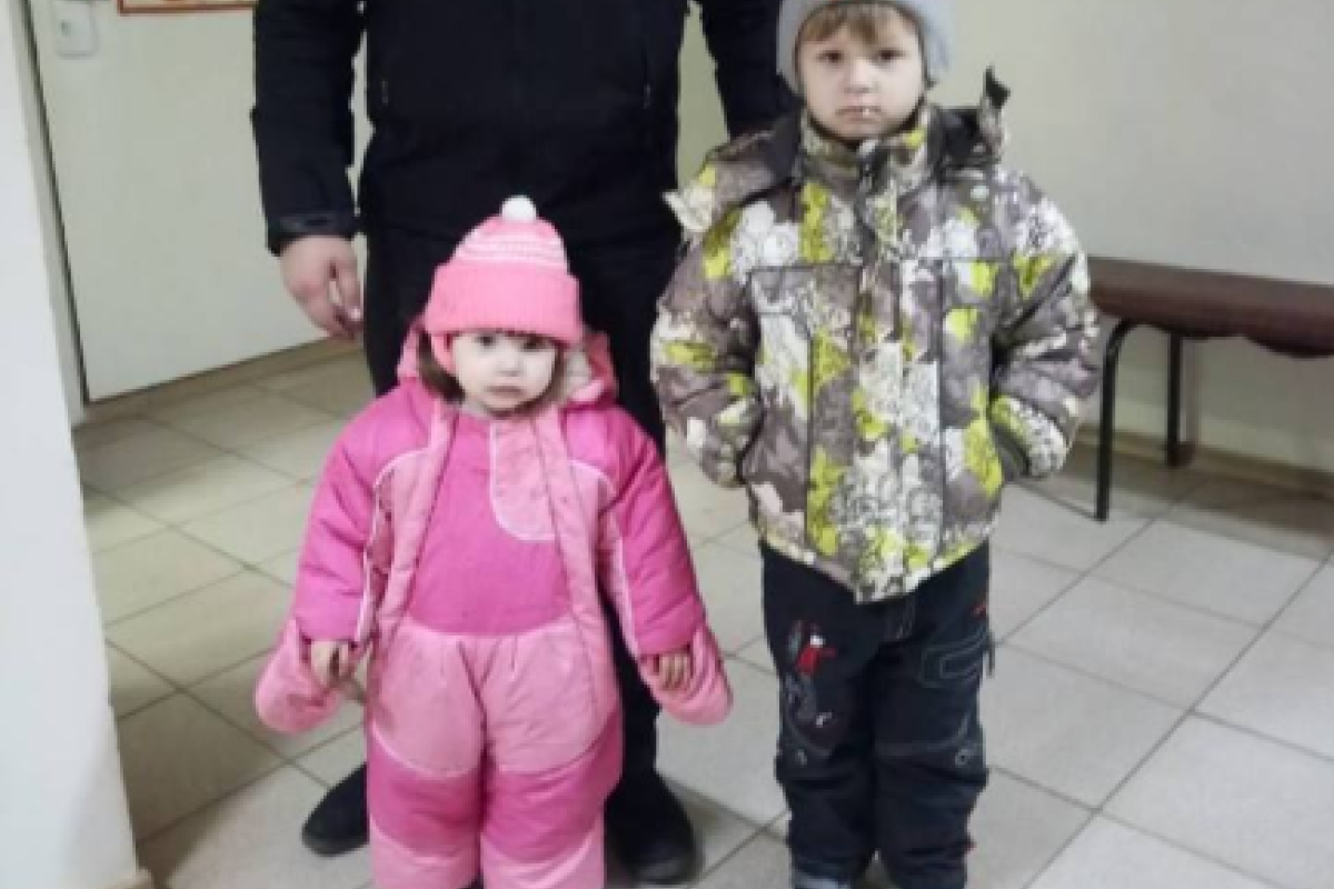 Полицейские Луганщины изъяли у горе-матери голодных и замерзших детей Полицейские Луганщины изъяли у горе-матери голодных и замерзших детей