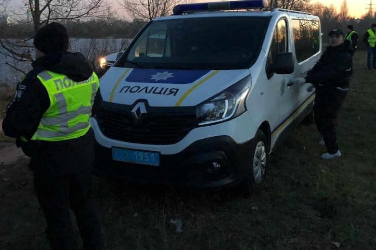 На столичной Оболони в автомобиле нашли мертвого мужчину: в полиции назвали версию произошедшего На столичной Оболони в автомобиле нашли мертвого мужчину: в полиции назвали версию произошедшего
