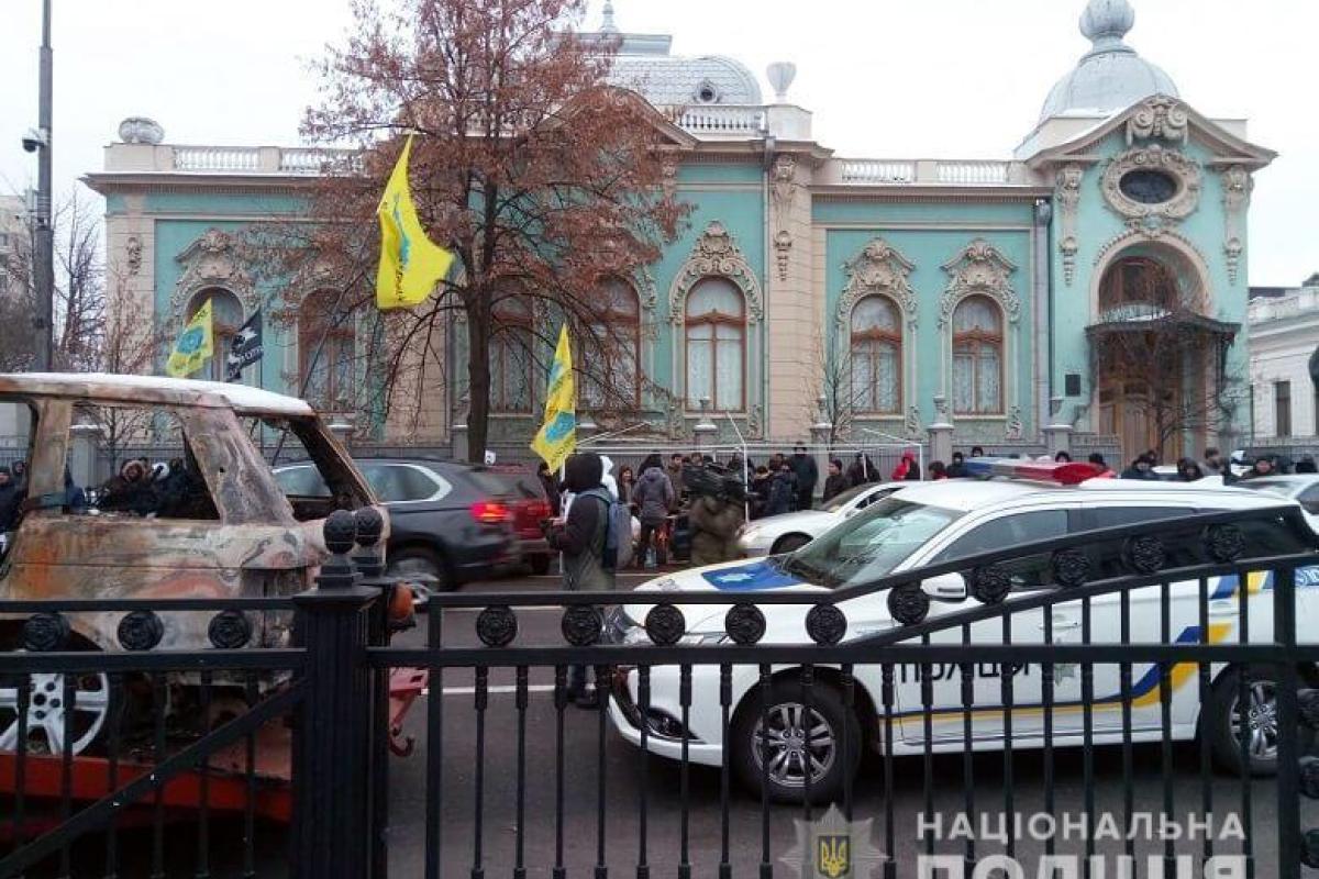 Митинг "евробляхеров" в Киеве: полиция перешла на усиленный режим работы Митинг "евробляхеров" в Киеве: полиция перешла на усиленный режим работы