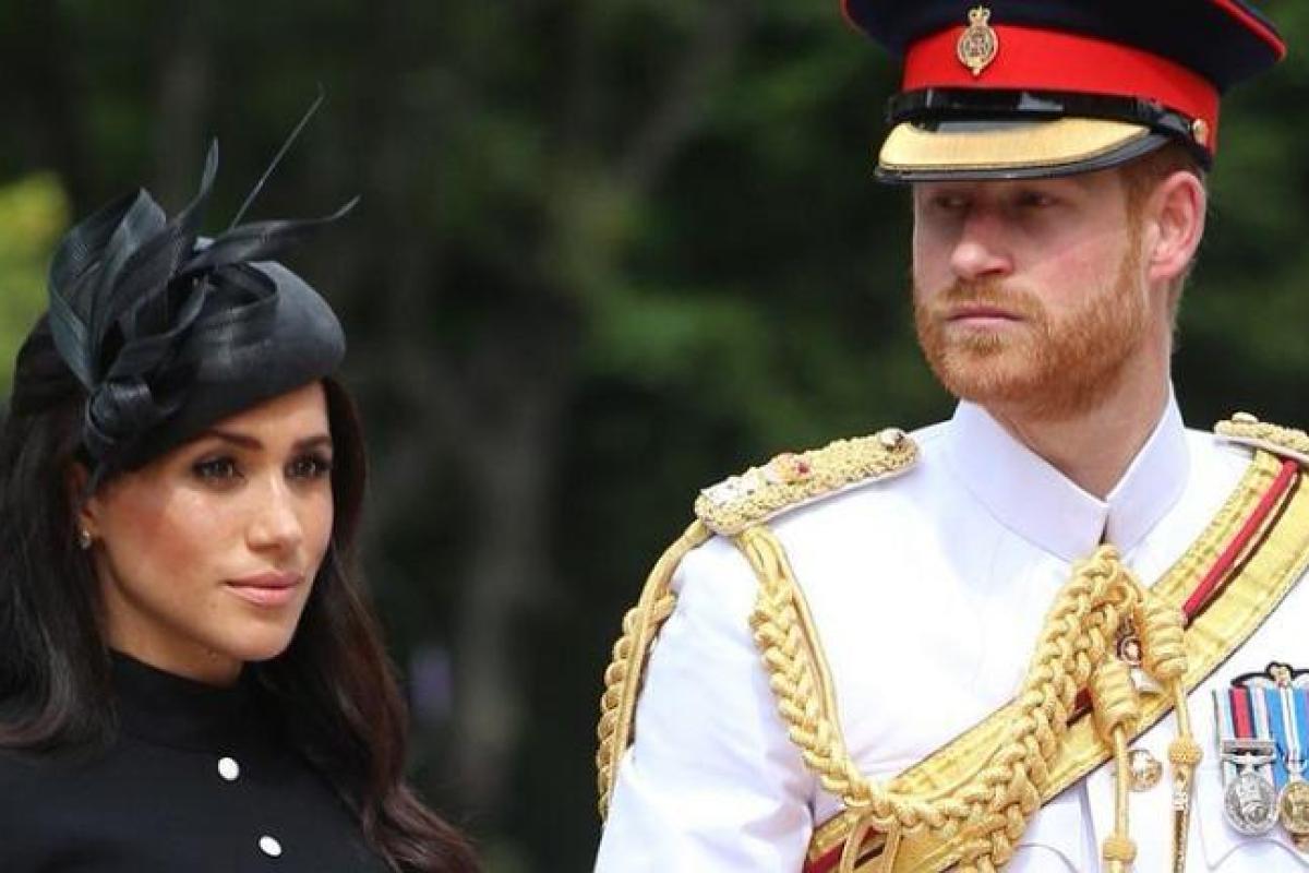 Меган Маркл и принц Гарри покидают Кенсингтонский дворец