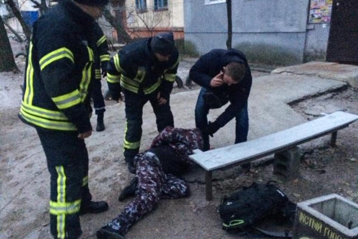 В Северодонецке застигнутый "на горячем" вор упал с третьего этажа, убегая от полиции