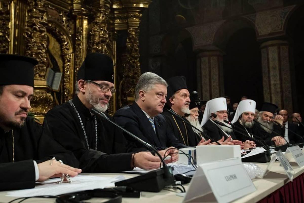 Порошенко выступил на Объединительном соборе Порошенко выступил на Объединительном соборе
