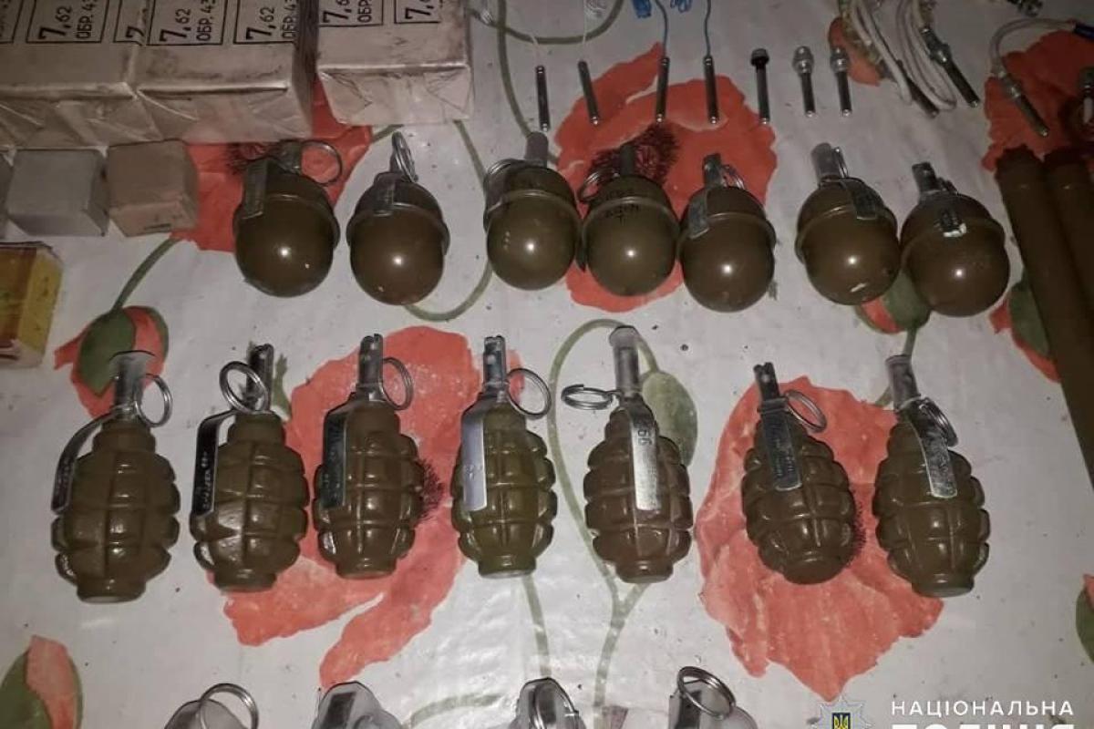 В Рубежном при обыске в квартире изъят боевой арсенал, который собрал участник АТО В Рубежном при обыске в квартире изъят боевой арсенал, который собрал участник АТО