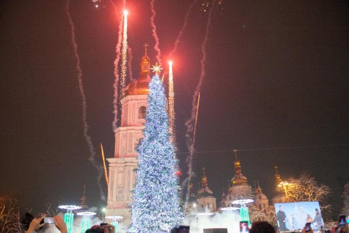 Киевская новогодняя елка признана самой красивой в Европе Киевская новогодняя елка признана самой красивой в Европе