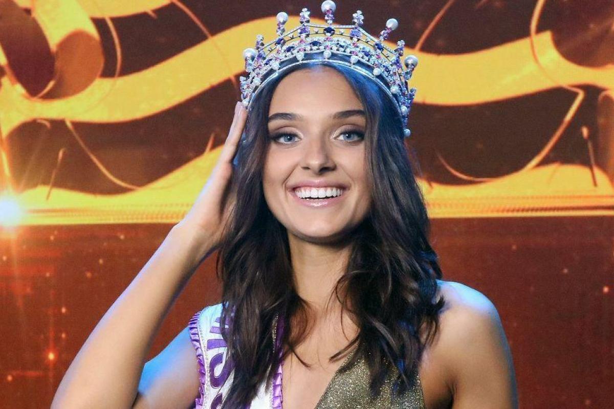 Лишенная короны "Мисс Украина" Дидусенко приняла предложение выйти замуж Лишенная короны "Мисс Украина" Дидусенко приняла предложение выйти замуж