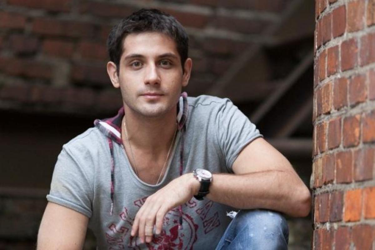 Звезда сериала "Кухня" признался в любви своей возлюбленной Звезда сериала "Кухня" признался в любви своей возлюбленной