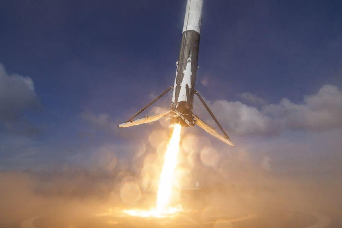 В США стартовала ракета Falcon 9 В США стартовала ракета Falcon 9