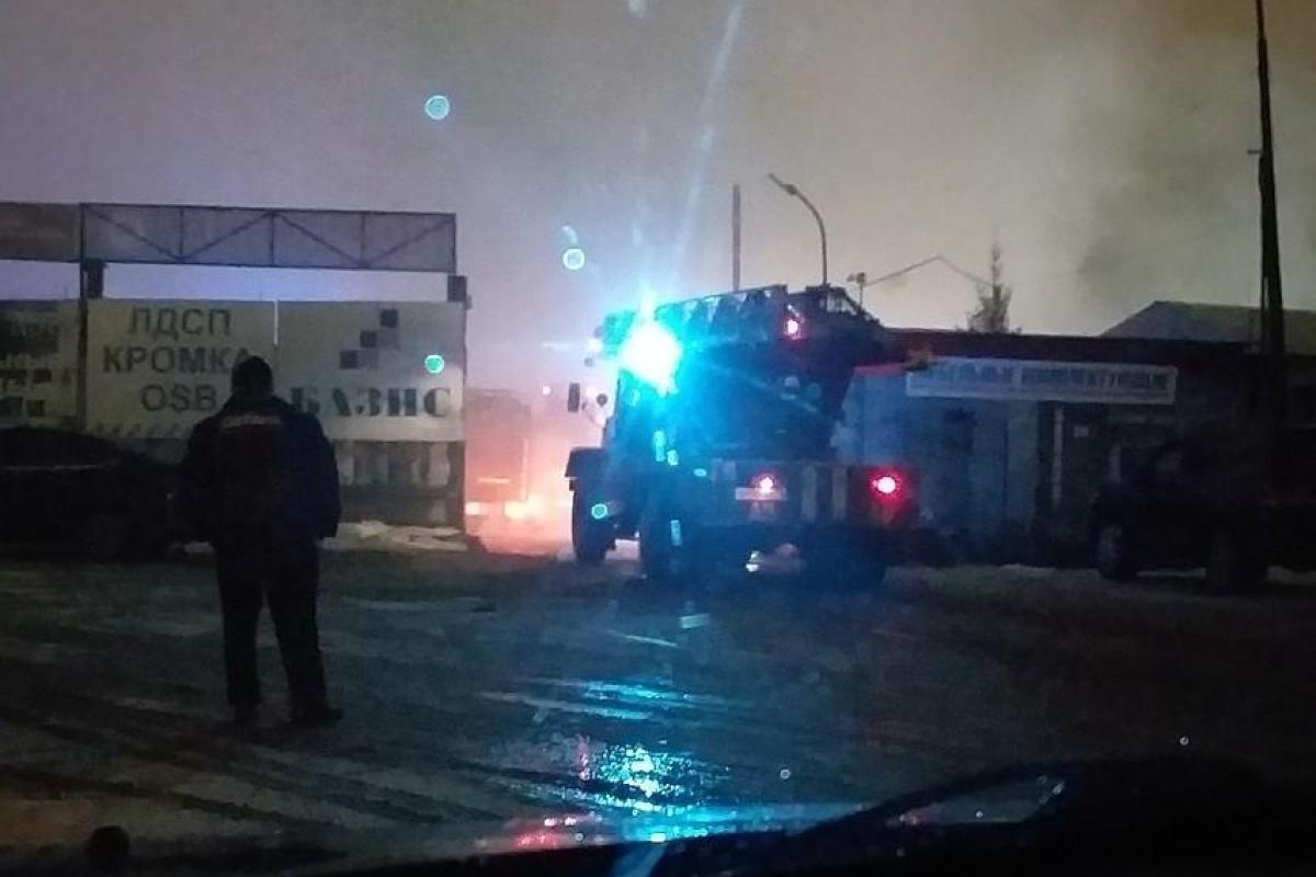 Пожар в Санкт-Петербурге: всю ночь горел крупный склад с бумажной продукцией