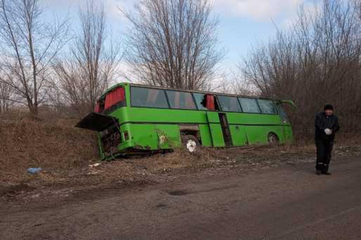 В Ивано-Франковской области автобус с пассажирами опрокинулся в кювет В Ивано-Франковской области автобус с пассажирами опрокинулся в кювет