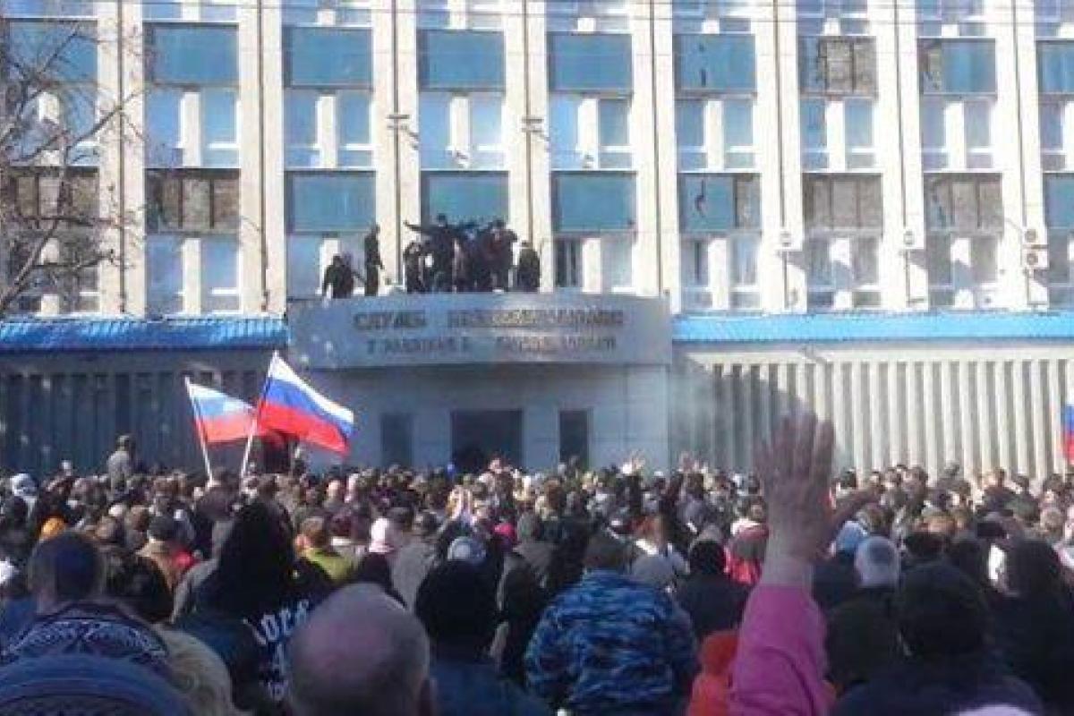 Сотрудники СБУ задержали одного из зачинщиков "русской весны" в Луганске в 2014 году Сотрудники СБУ задержали одного из зачинщиков "русской весны" в Луганске в 2014 году