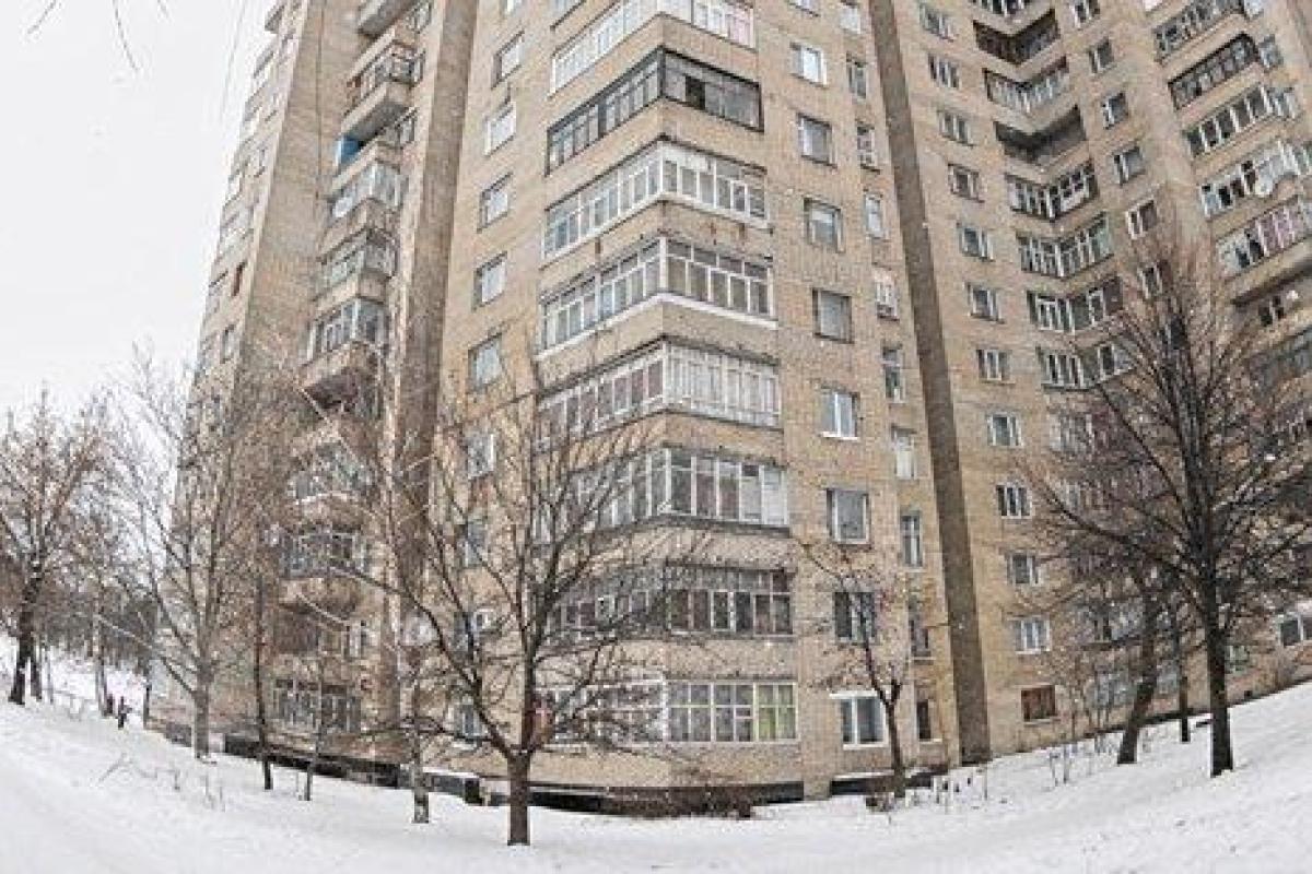 В Харькове 15-летняя девушка выпала из окна многоэтажки В Харькове 15-летняя девушка выпала из окна многоэтажки