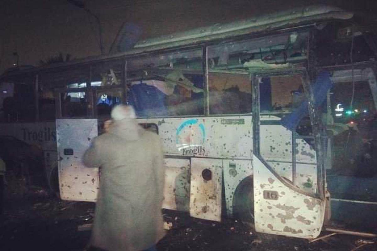 В Египте возле пирамид взорвался автобус с туристами В Египте возле пирамид взорвался автобус с туристами