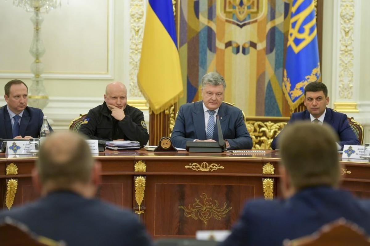 Порошенко анонсировал завершение создания вооружения по стандартам НАТО, а также передачи его ВСУ Порошенко анонсировал завершение создания вооружения по стандартам НАТО, а также передачи его ВСУ