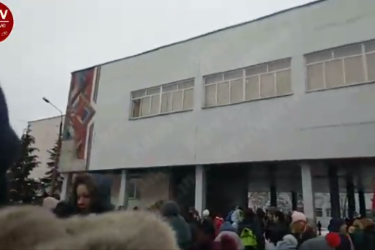 В Киеве произошел пожар в лицее, детей эвакуировали