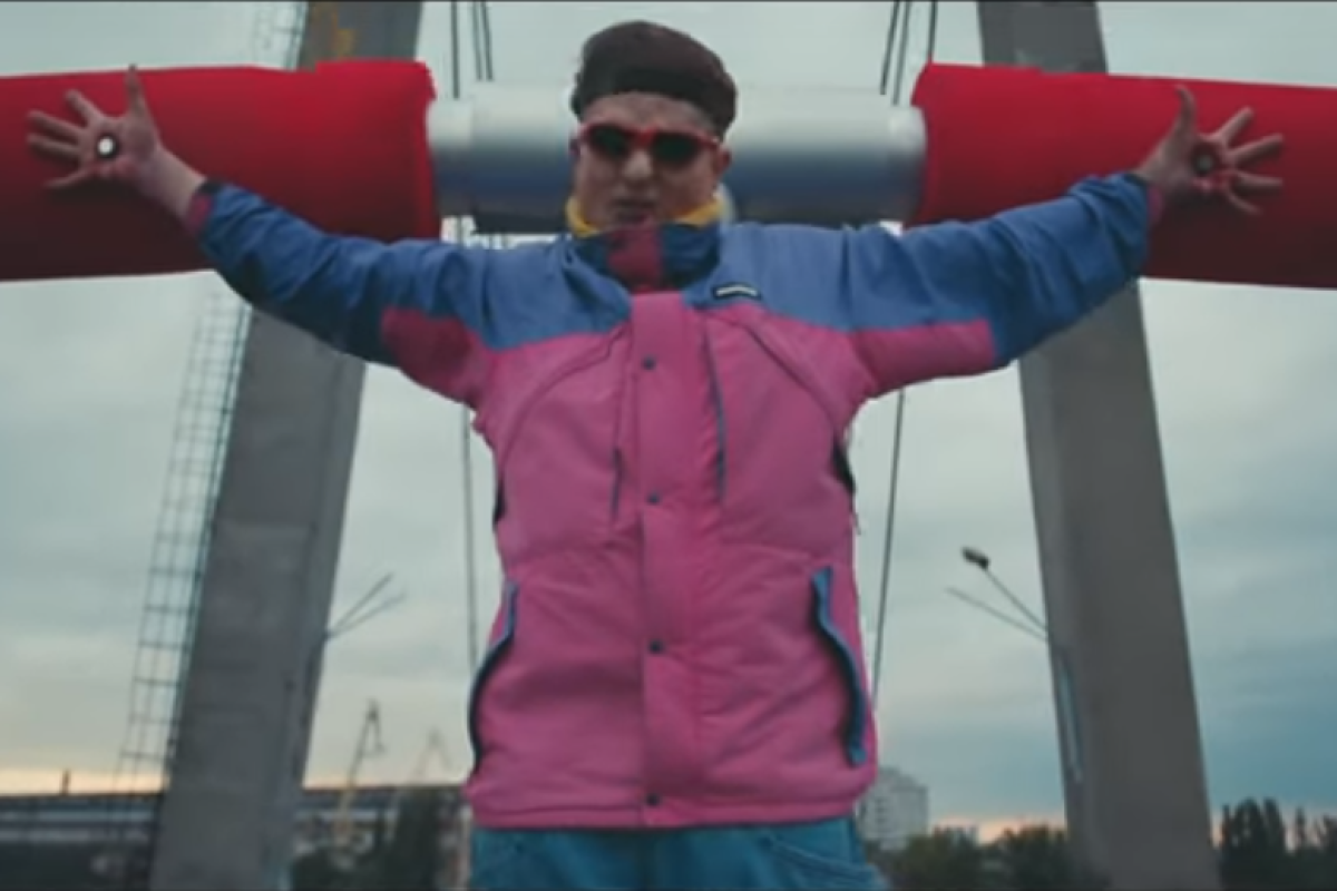 Американский певец Oliver Tree представил эпатажный клип, снятый в Киеве Американский певец Oliver Tree представил эпатажный клип, снятый в Киеве