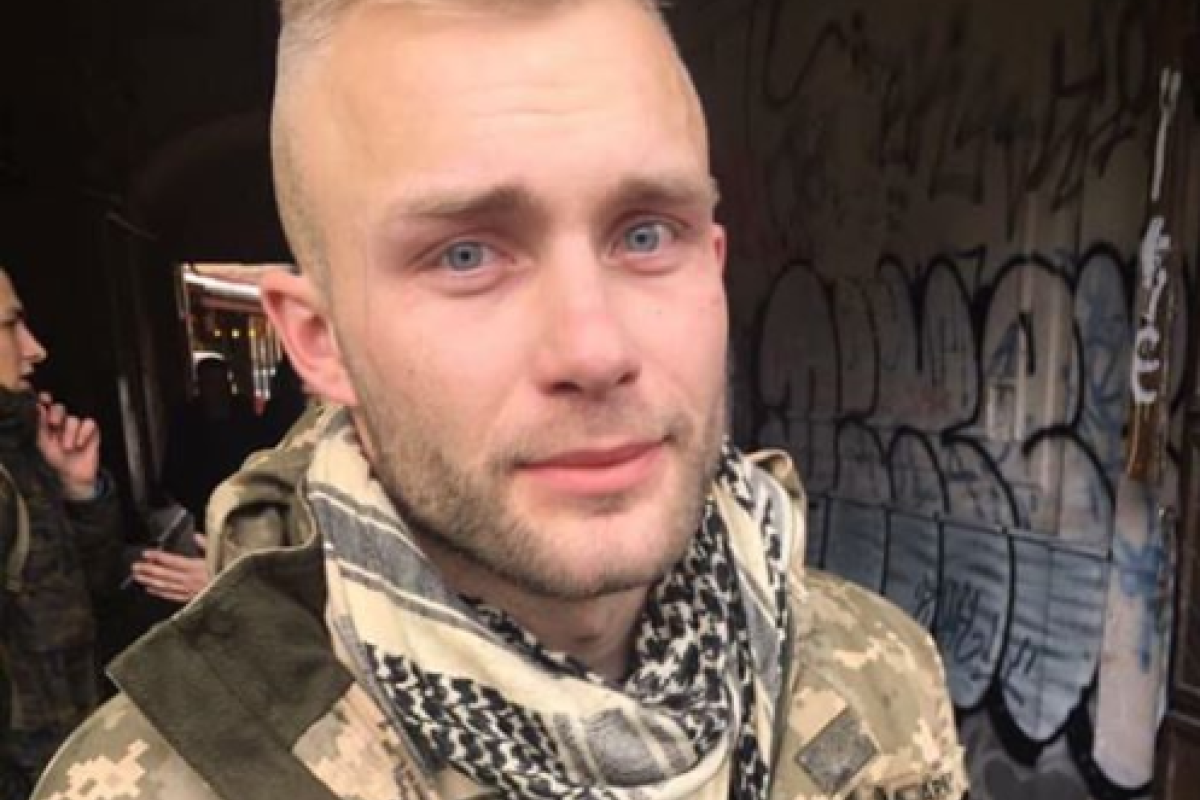 Обнародовано фото военного, который первым пришел на помощь пострадавшим от взрыва во Львове Обнародовано фото военного, который первым пришел на помощь пострадавшим от взрыва во Львове
