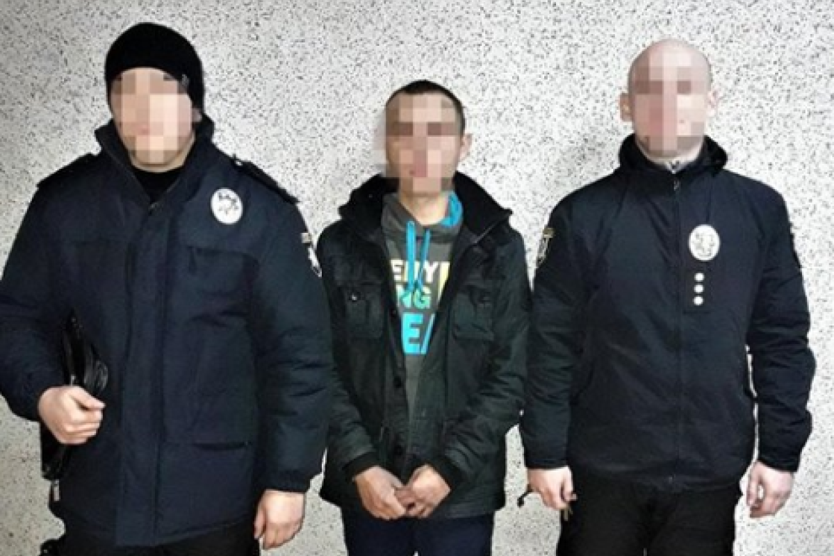 В Лисичанске задержали местного жителя, который отобрал телефон у 7-летней девочки В Лисичанске задержали местного жителя, который отобрал телефон у 7-летней девочки