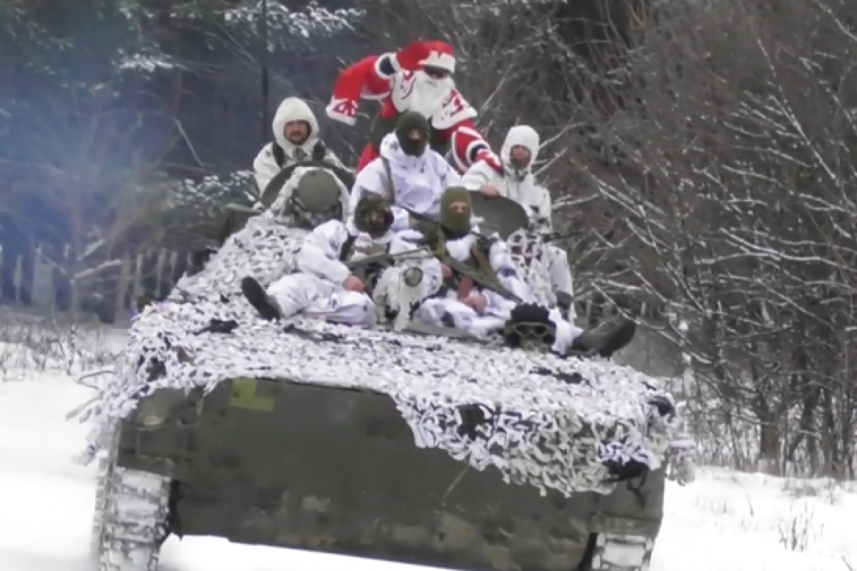 В сети обнародовано новогоднее поздравление от украинских военных с передовой