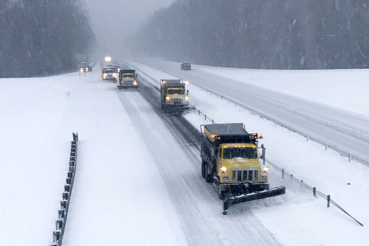В США в результате снежной бури более 300 тысяч домов остались без электричества