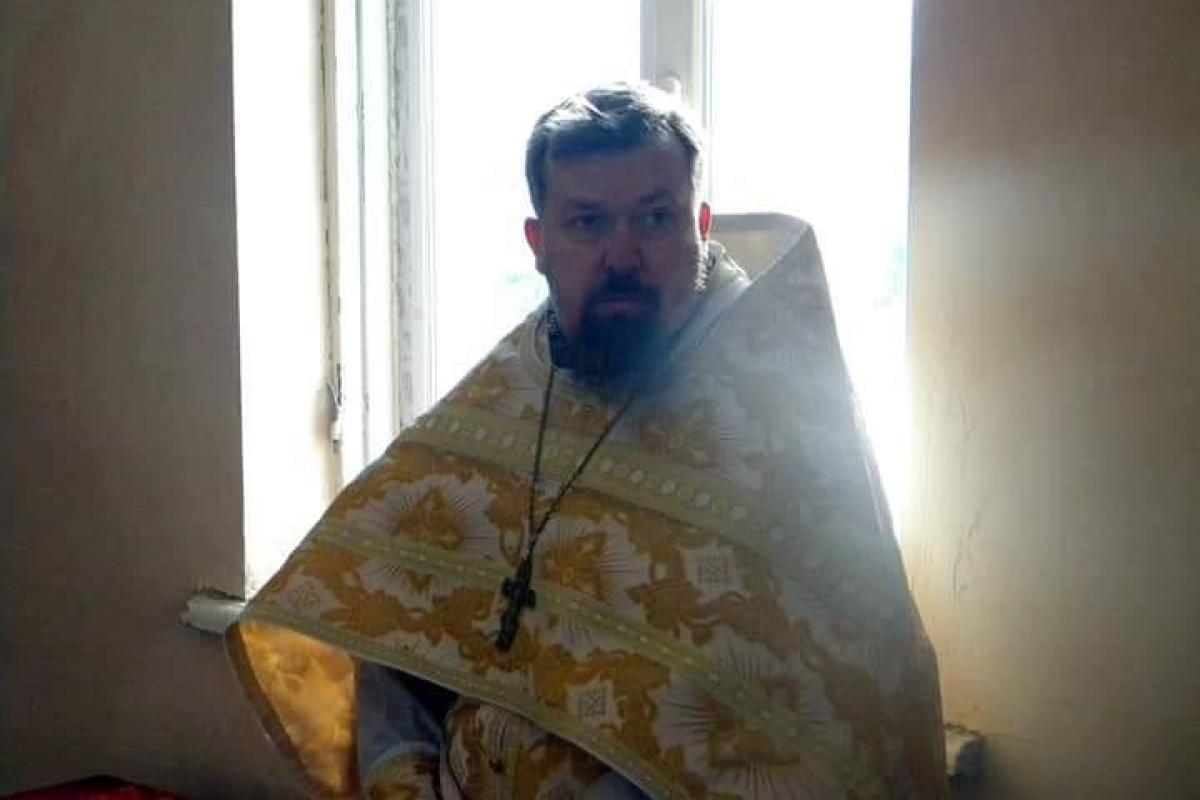 На Луганщине священника, который перешел в ПЦУ, отстранили от службы, храм опечатан