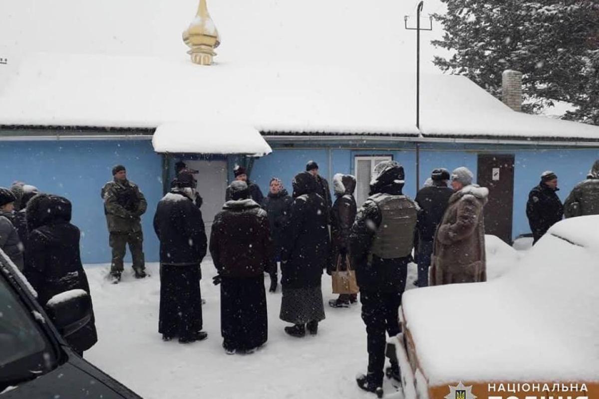Первый переход в ПЦУ на Луганщине: прихожане взбунтовались Первый переход в ПЦУ на Луганщине: прихожане взбунтовались