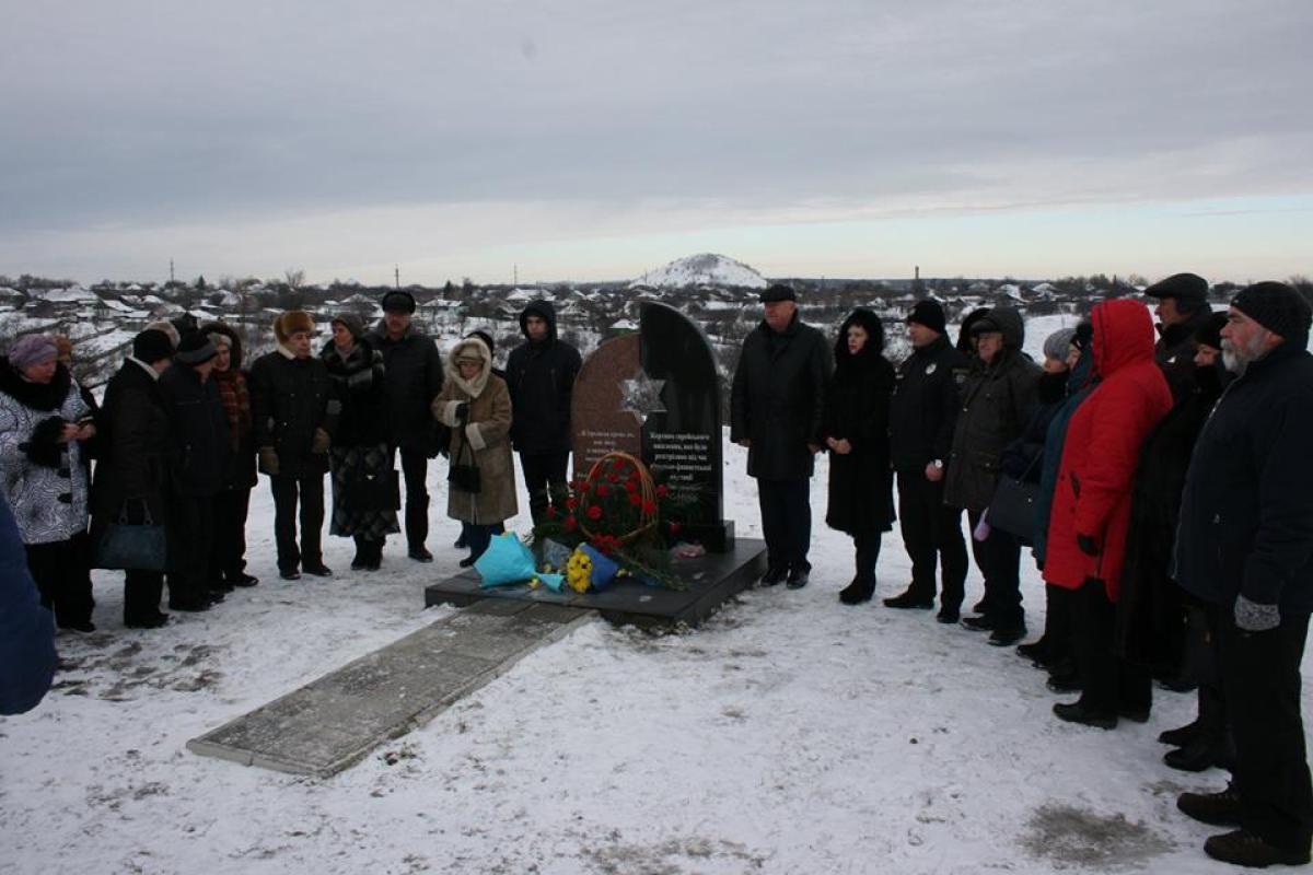 В Лисичанске почтили память жертв Холокоста В Лисичанске почтили память жертв Холокоста