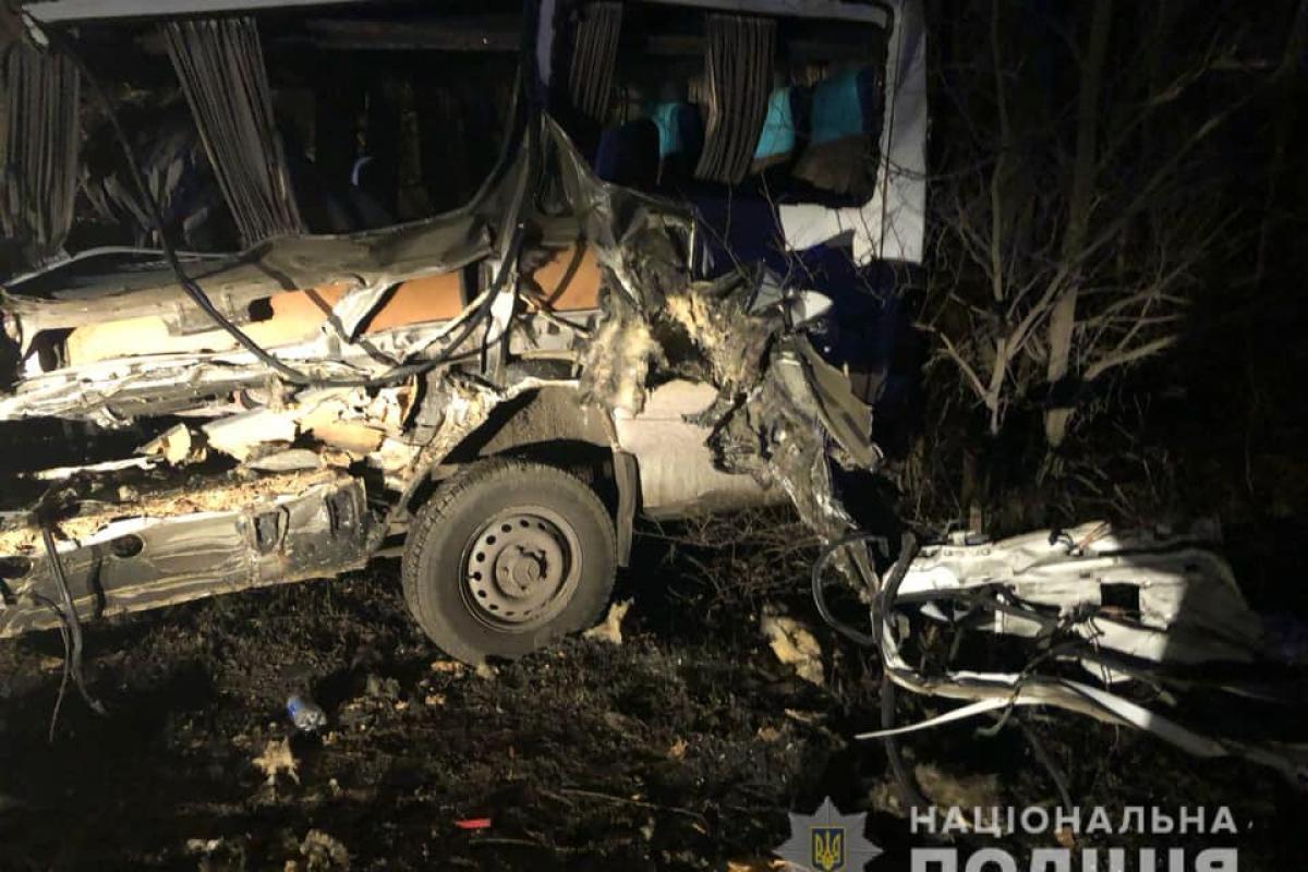 На трассе Одесса-Овидиополь в ДТП попала маршрутка: 2 человека погибли, 4 пострадали На трассе Одесса-Овидиополь в ДТП попала маршрутка: 2 человека погибли, 4 пострадали