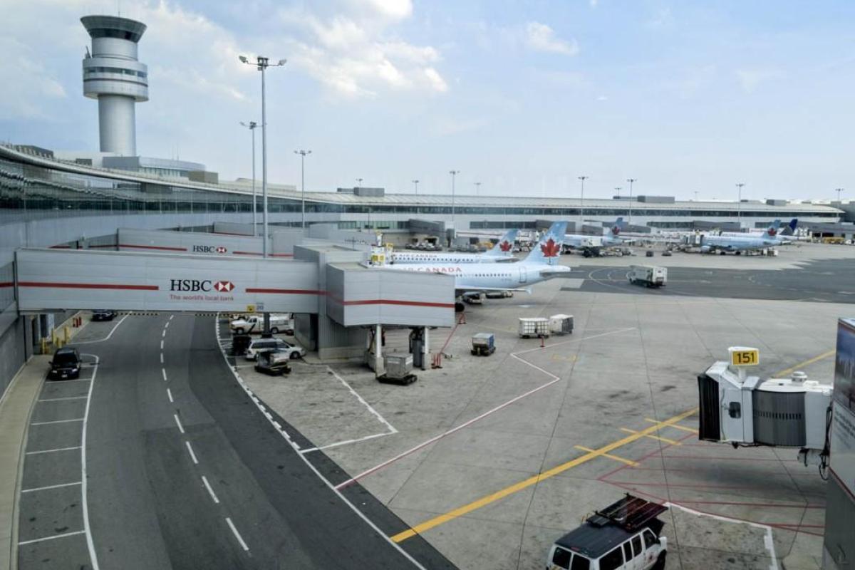 Танцы сотрудника аэропорта в Торонто покорили сеть