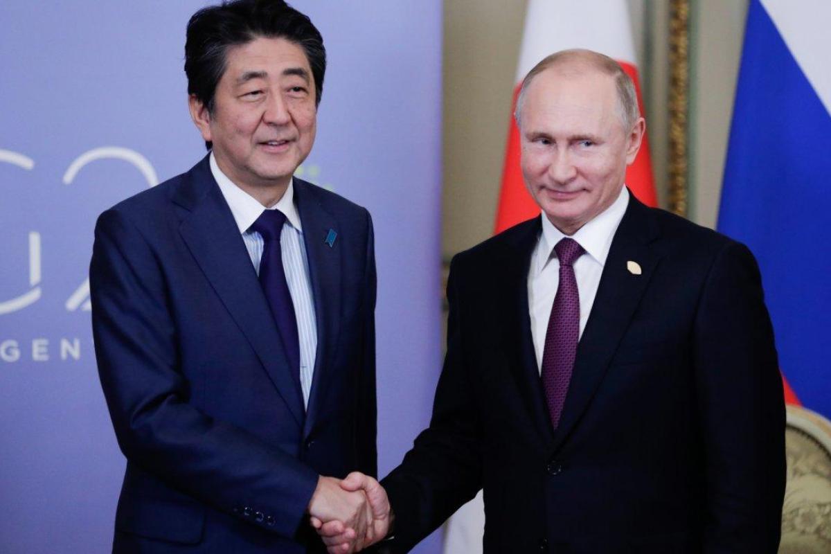 Передача Курил: Абэ заявил, что в переговорах с Путиным грядет "решающий момент"