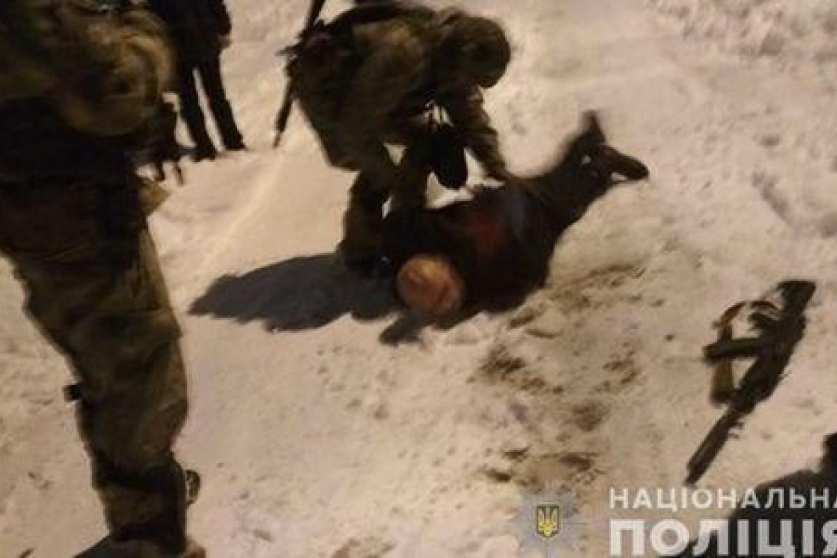 В Харькове нетрезвый мужчина устроил стрельбу из автомата В Харькове нетрезвый мужчина устроил стрельбу из автомата