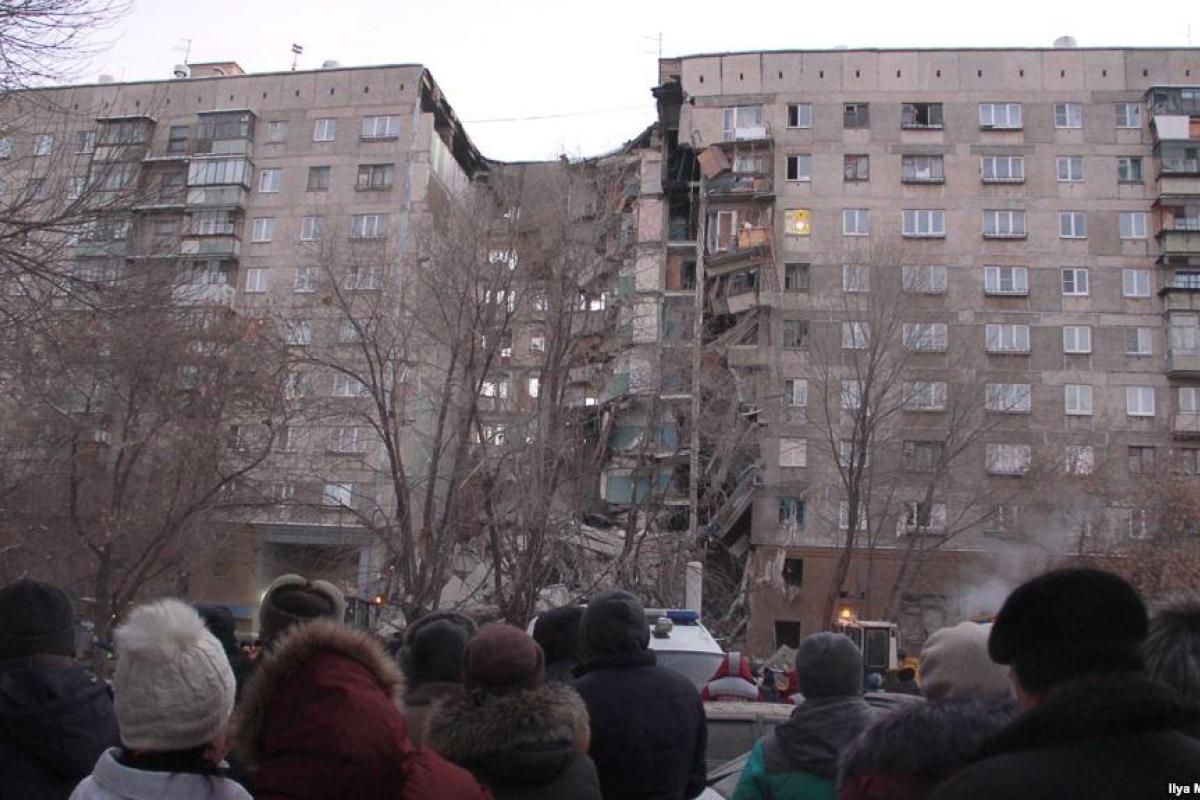 Власти приняли решение по разрушенному дому в Магнитогорске: людей оставят жить в уцелевших подъездах Власти приняли решение по разрушенному дому в Магнитогорске: людей оставят жить в уцелевших подъездах