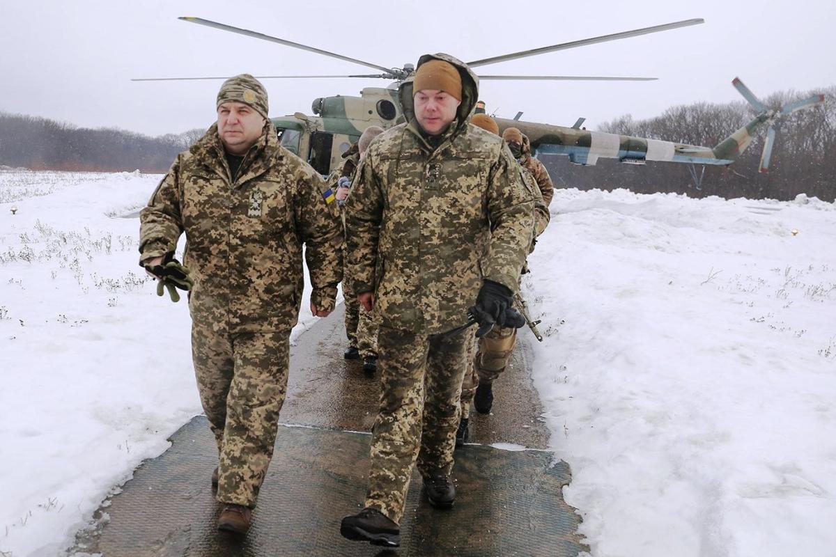 Министр обороны Полторак прибыл в зону ООС Министр обороны Полторак прибыл в зону ООС