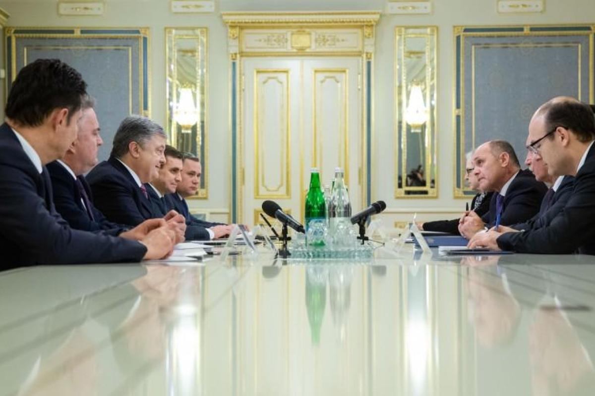 Порошенко поговорил с президентом Национального Совета Австрии о Донбассе и освобождении украинских пленных моряков Порошенко поговорил с президентом Национального Совета Австрии о Донбассе и освобождении украинских пленных моряков