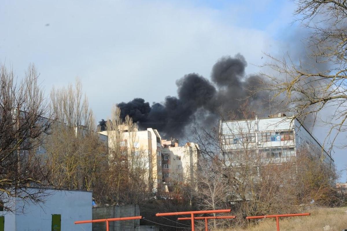 В Крыму на крыше 9-этажки взорвались газовые баллоны В Крыму на крыше 9-этажки взорвались газовые баллоны
