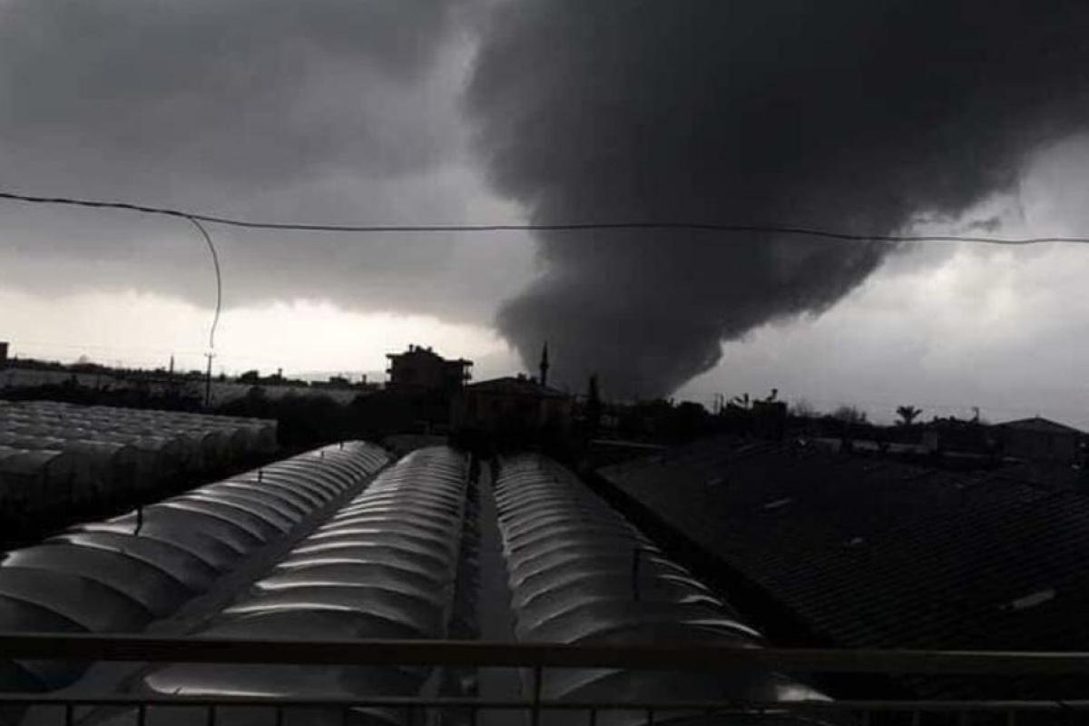 На турецкую Анталью обрушился смертельный торнадо