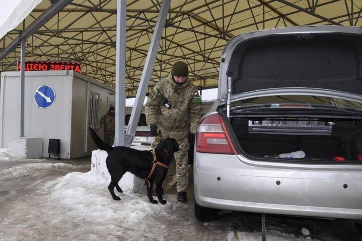 В Госпогранслужбе сообщили ситуацию на КПВВ на Донбассе В Госпогранслужбе сообщили ситуацию на КПВВ на Донбассе