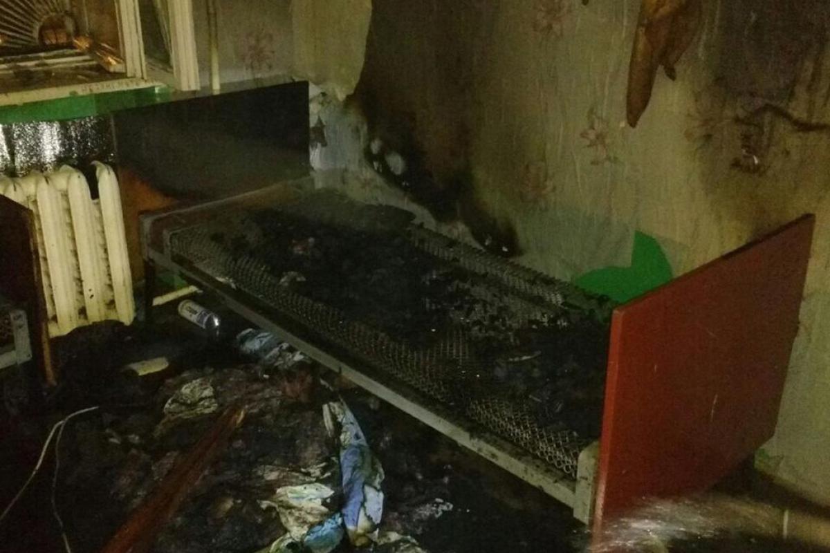 В Днепре произошел пожар в общежитии, пострадала девушка В Днепре произошел пожар в общежитии, пострадала девушка