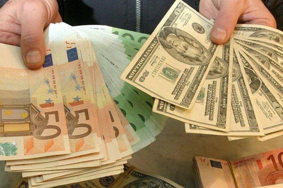 С 1 января украинцы смогут покупать и продавать валюту в терминалах и банкоматах С 1 января украинцы смогут покупать и продавать валюту в терминалах и банкоматах