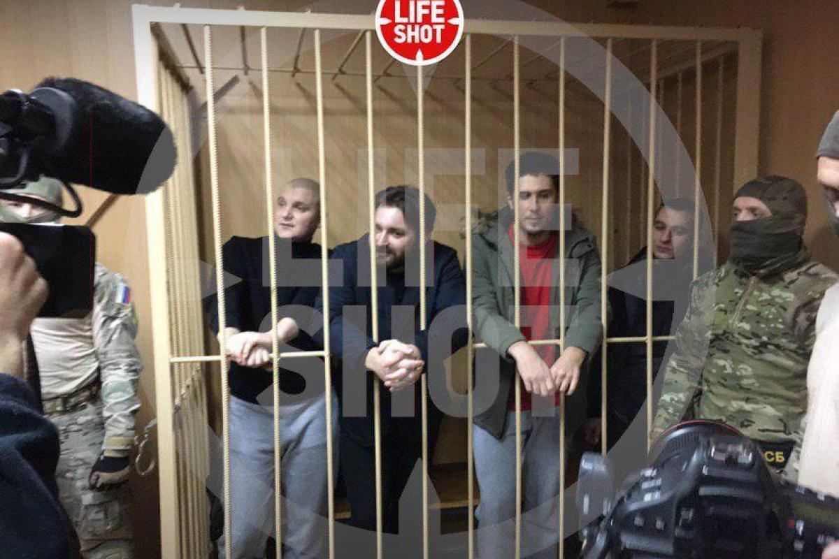 В России продлили арест пленным украинским морякам В России продлили арест пленным украинским морякам